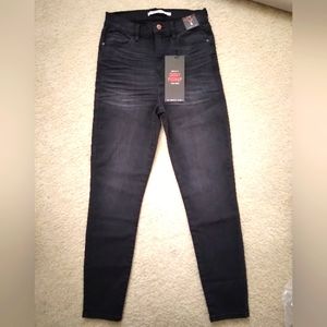 🆕️Celebrity Pink Skinny Jeans🆕️